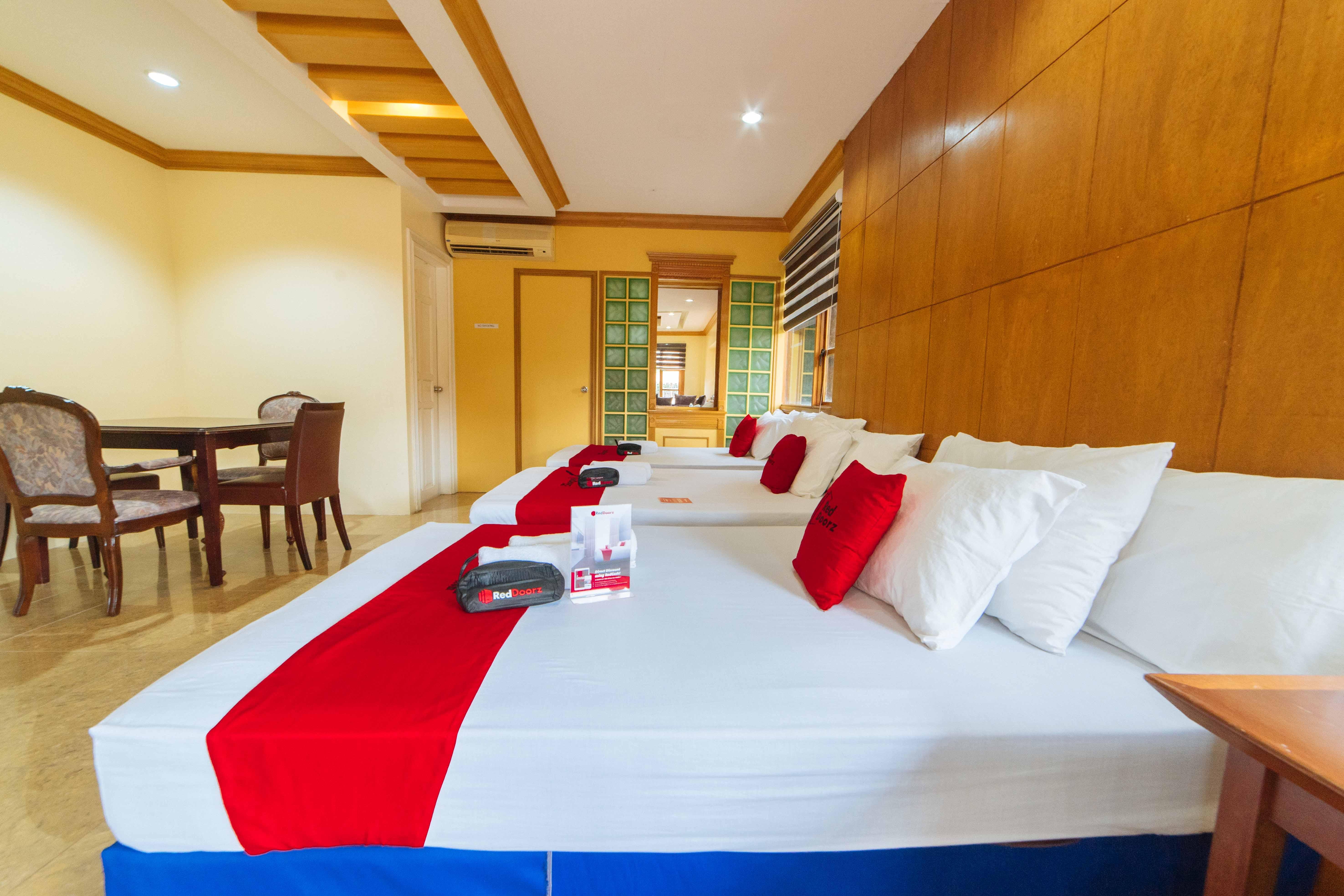 RedDoorz Plus @ Starhomes Olivianville Tarlac City Exterior foto