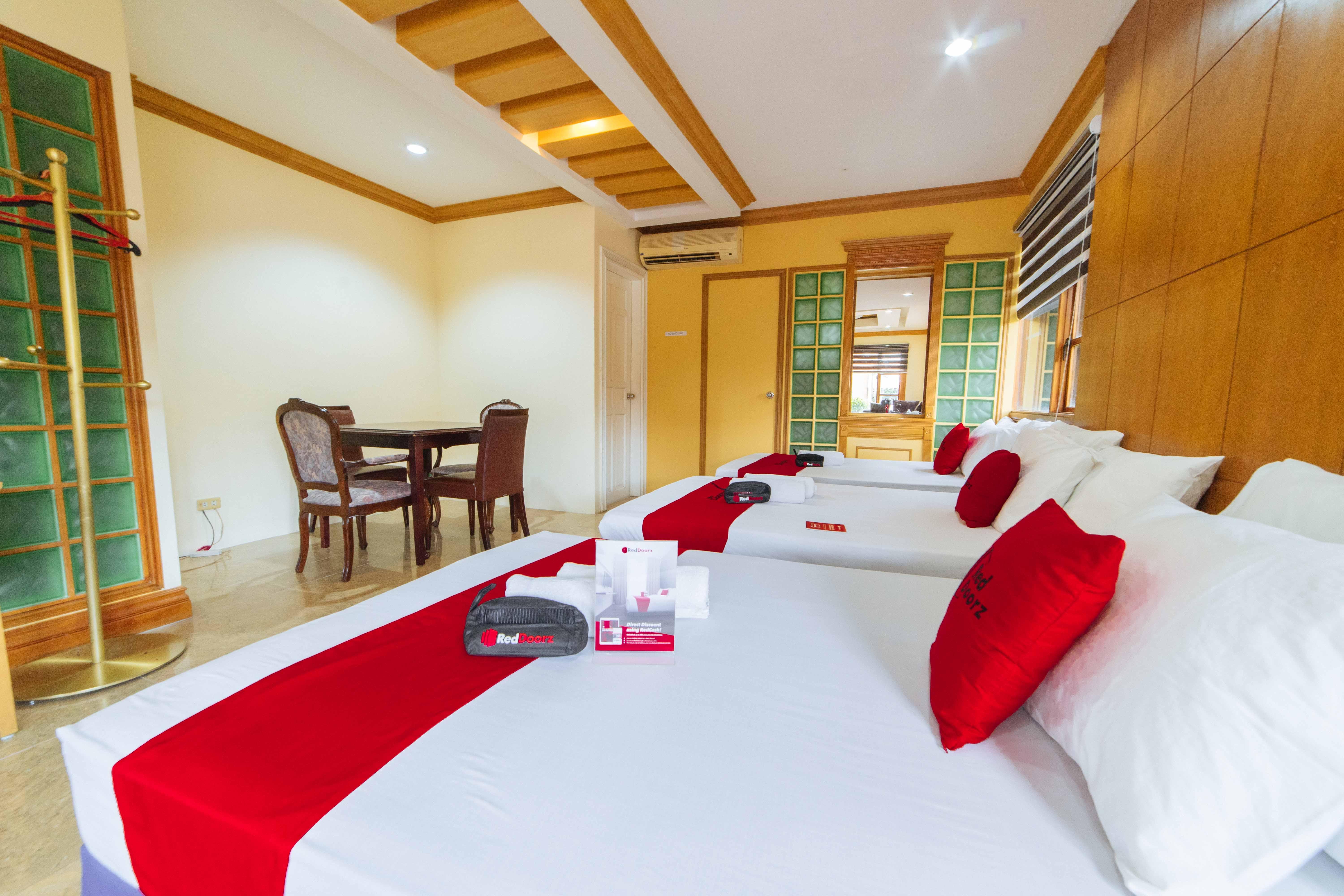 RedDoorz Plus @ Starhomes Olivianville Tarlac City Exterior foto