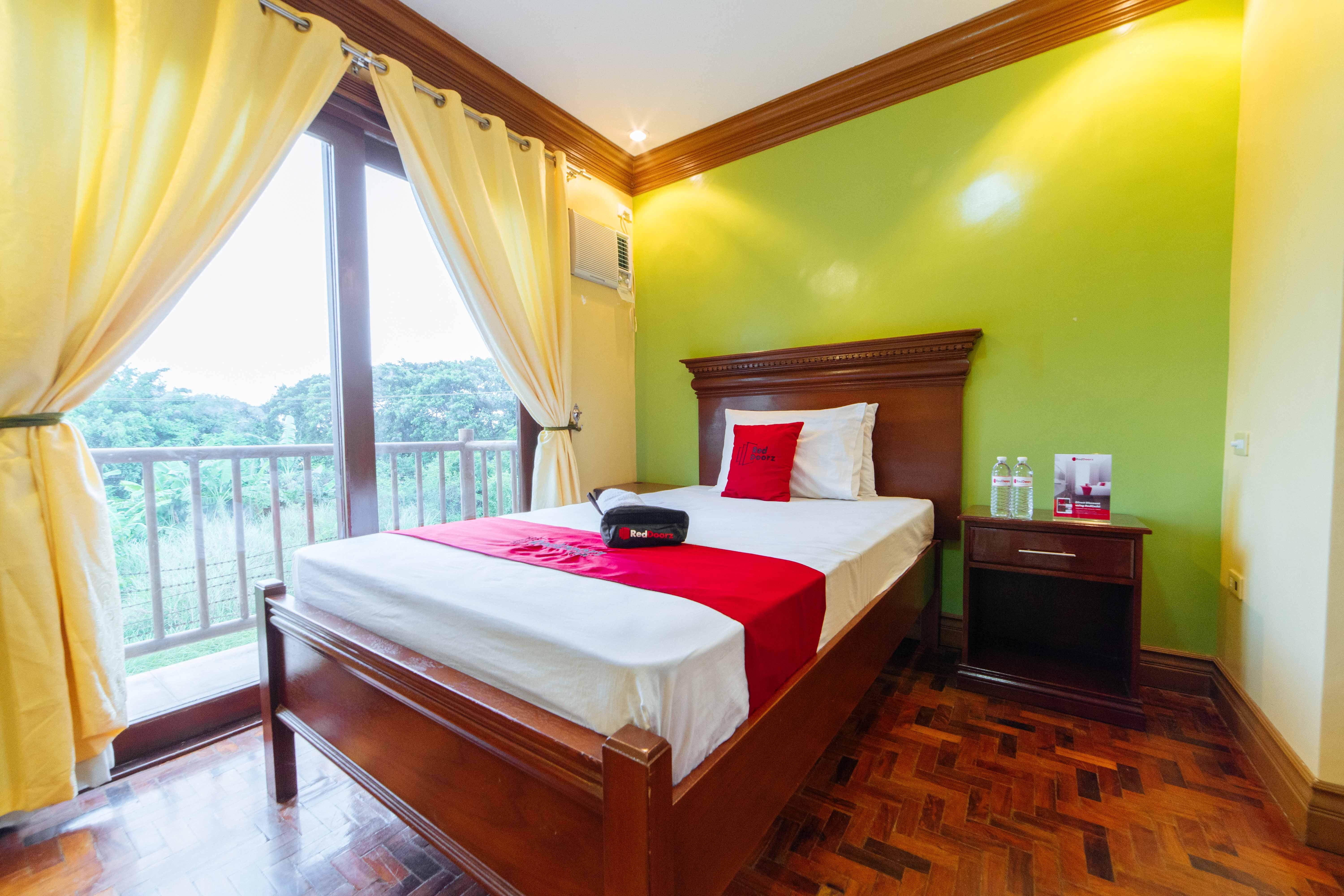 RedDoorz Plus @ Starhomes Olivianville Tarlac City Exterior foto