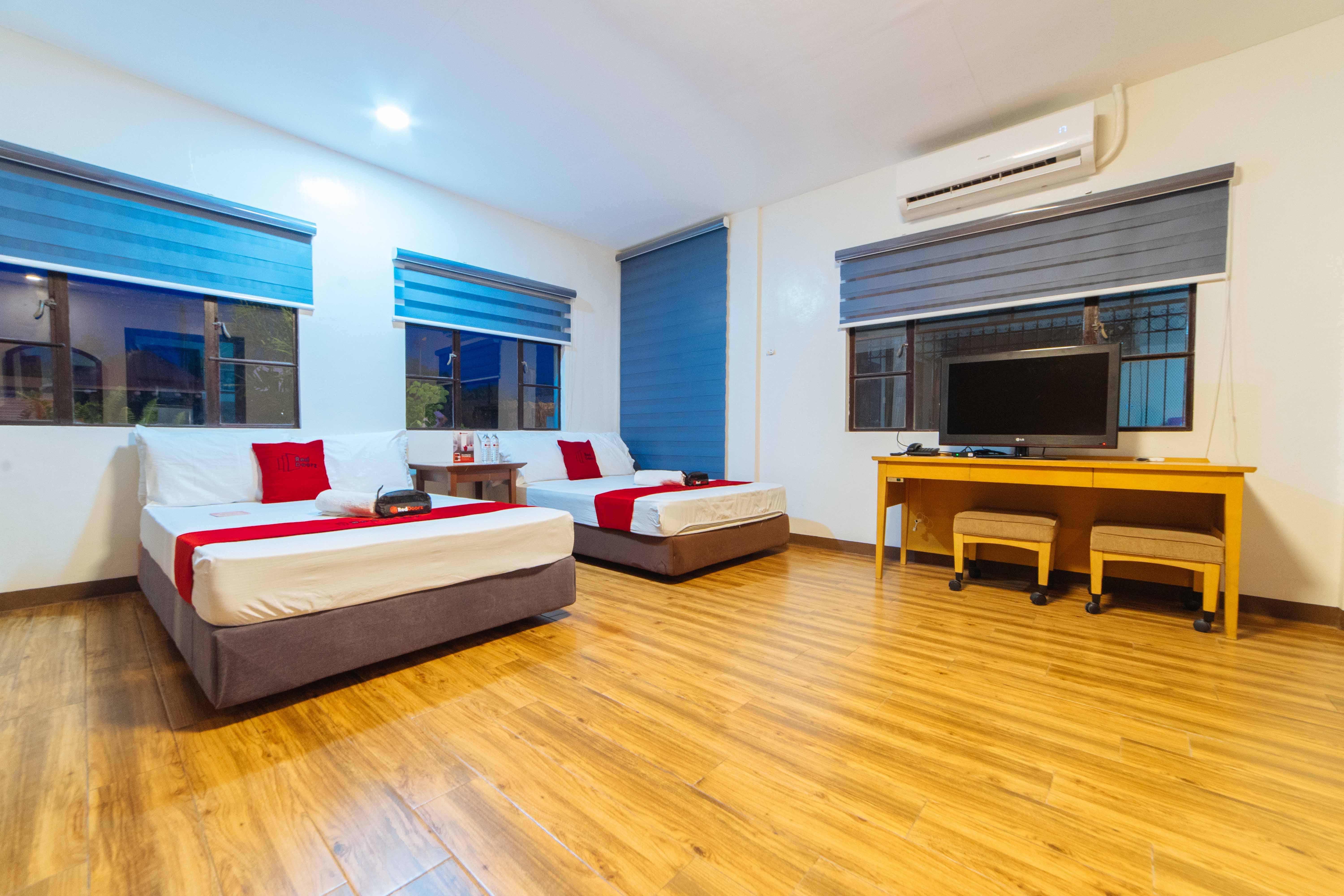 RedDoorz Plus @ Starhomes Olivianville Tarlac City Exterior foto