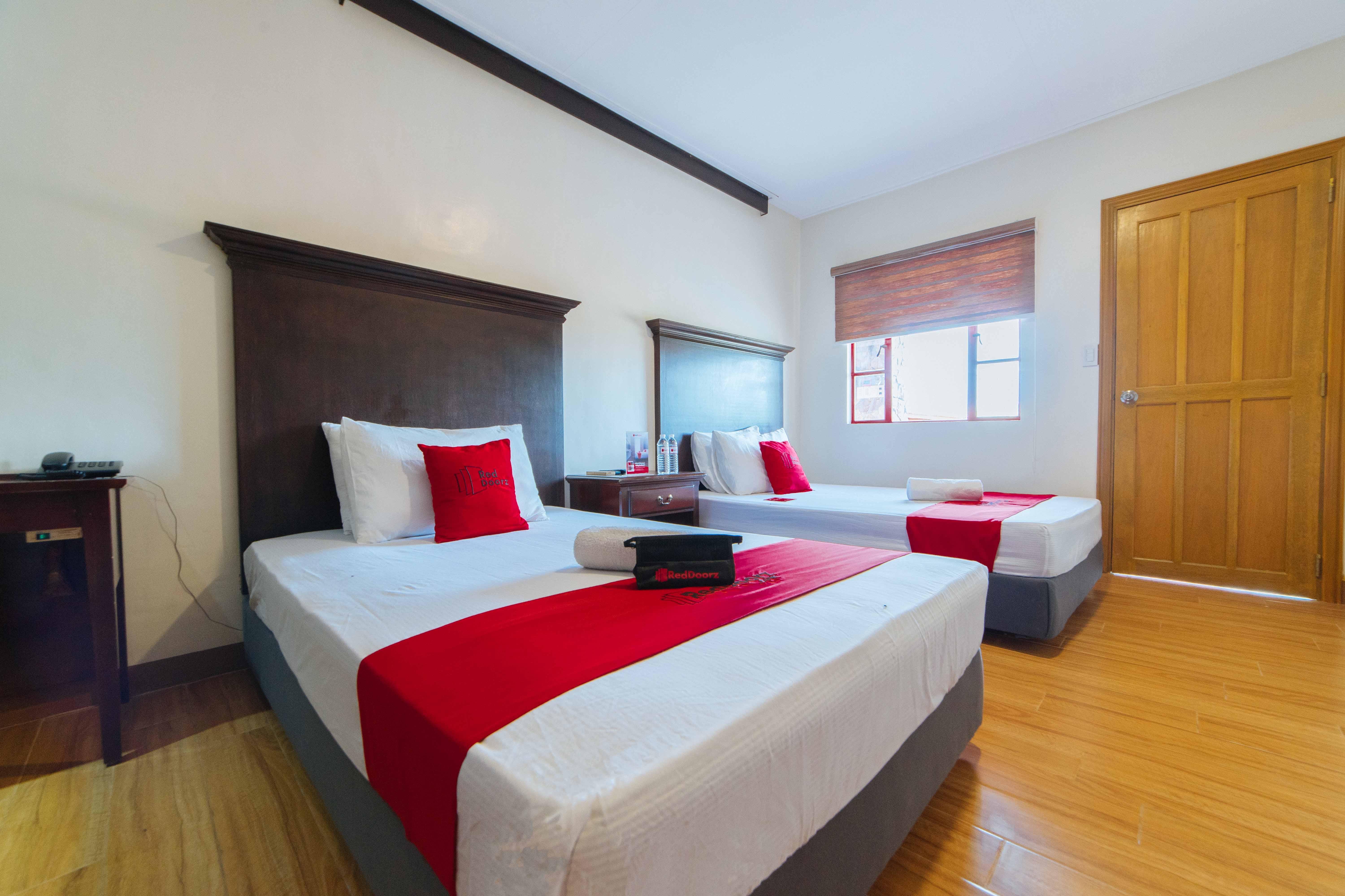 RedDoorz Plus @ Starhomes Olivianville Tarlac City Exterior foto